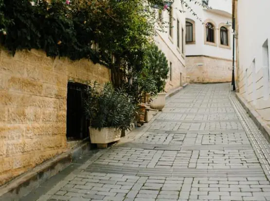 Why Natural Cobblestone in Mumbai and Granite Cobblestone in Mumbai Are Perfect for Urban Paving Projects