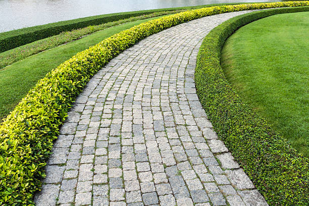 Cobblestone Garden Paving: Rain-Ready Natural Cobblestone Designs